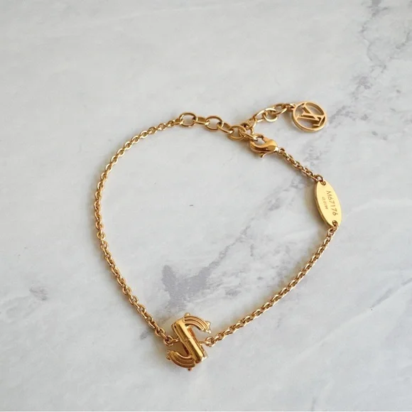 EUC Louis Vuitton LV and Me ‘S’ chain Bracelet Gold - Picture 2 of 6